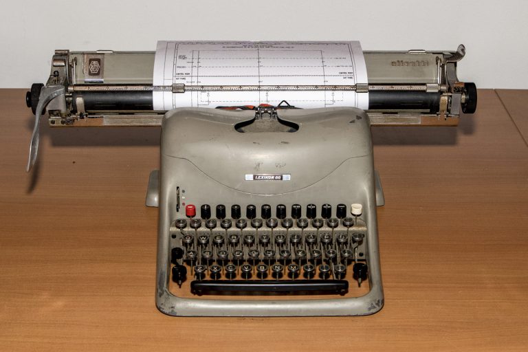 Electrical drawing out of typing machine
